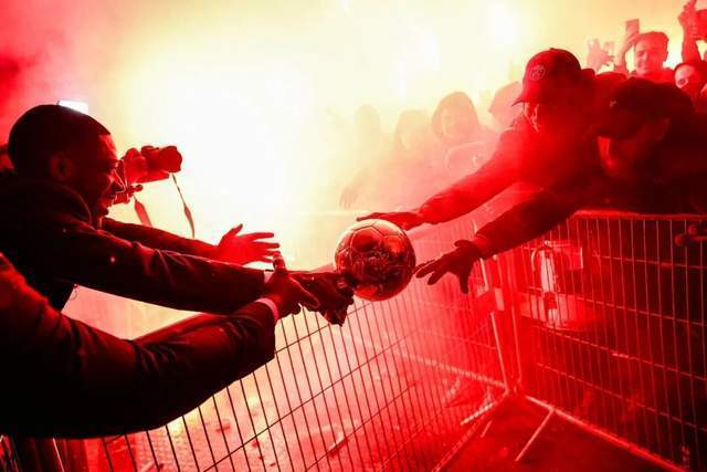 位获得金球, 完成了自我